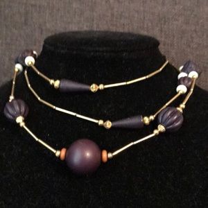 Casual corner necklace